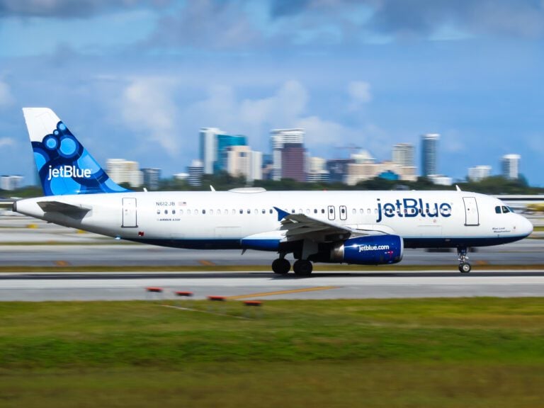 JetBlue A320 Landing scaled